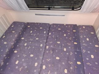 Mesa y cama para caravana/camper
