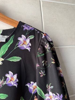 Abito nero stampa floreale