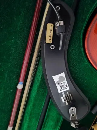 Violín con funda y arco 4/3