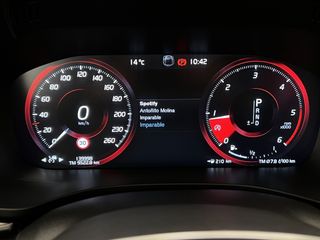 Volvo XC60 2018 R DESIGN AWD 2.0 D4 190CV AT8 E6DT