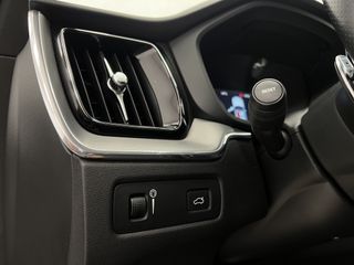 Volvo XC60 2018 R DESIGN AWD 2.0 D4 190CV AT8 E6DT