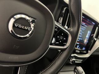 Volvo XC60 2018 R DESIGN AWD 2.0 D4 190CV AT8 E6DT