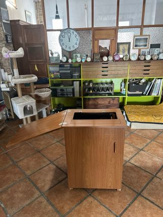 Máquina de coser Singer con mueble