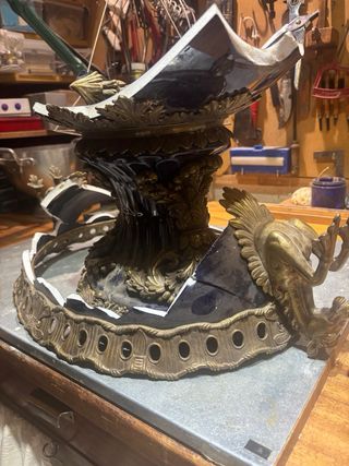 Pie de lámpara antiguo con ceramica