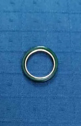 Anillo Verde y Dorado Estilo Jade Minimalista