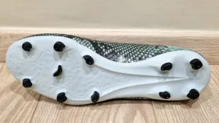 Scarpa firmata Adidas Snake X 16.3 FG di Fernando Torres con vetrina