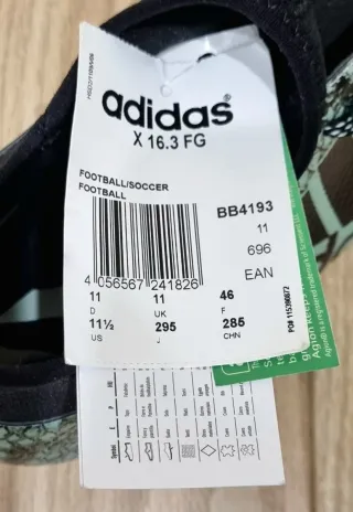 Scarpa firmata Adidas Snake X 16.3 FG di Fernando Torres con vetrina