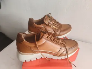 Zapatillas de paseo marrones nuevos sin estrenar