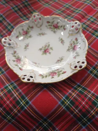 Plato Rosenthal con rosas