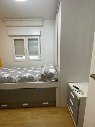 Armario de madera beige