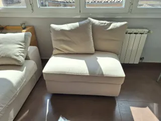 Sofá Kivik y puff beige