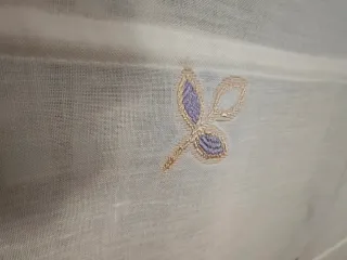 Estor de ventana con diseño de hojas