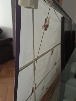 Estor de ventana con diseño de hojas