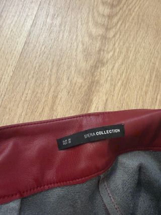 Pantalón burdeos encerado cintura alta - Sfera S