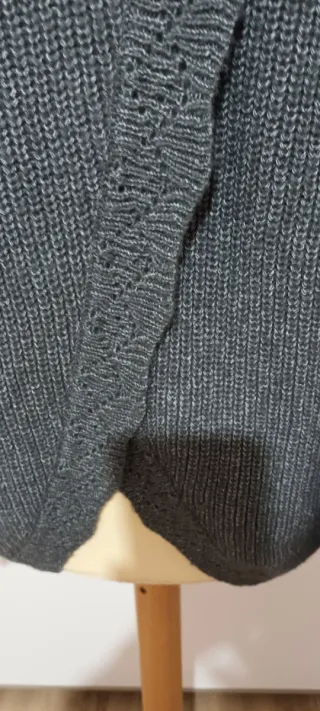 Jersey de punto gris con espalda cruzada