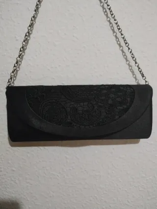 Bolso de fiesta negro con cadena