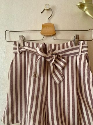Shorts de rayas con lazo