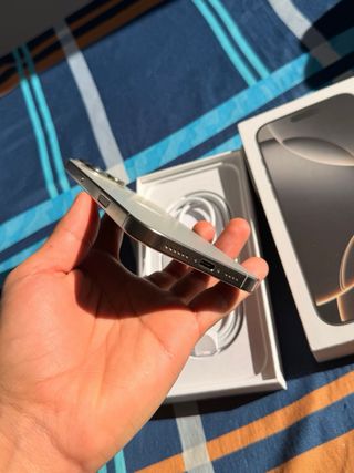 iPhone 16 Pro Max Gris