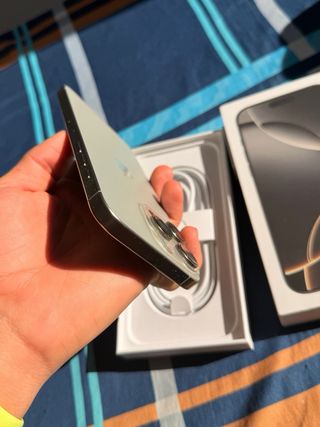 iPhone 16 Pro Max Gris