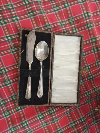 Cucchiaino e coltello per dessert in argento