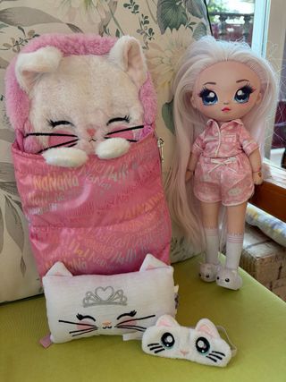 Na! Na! Na! Surprise Muñeca y Accesorios