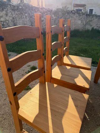 Mesa de madera maciza con 6 sillas