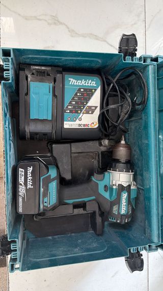 Taladro Makita DHP492Z con Cargador y Batería