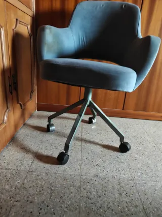 Silla de oficina gris