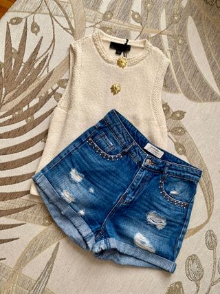 Shorts vaqueros Stradivarius con tachuelas