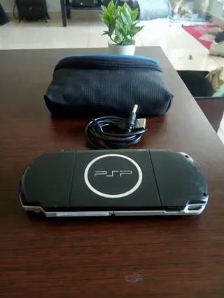 PSP 3000 Negra con Juegos y accesorios