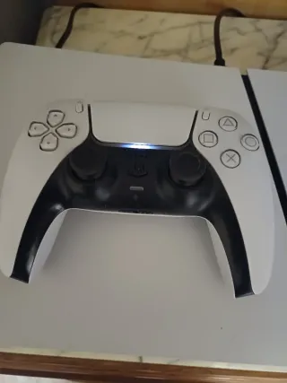 Consola PS5 Sony Blanca y Negra