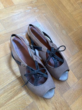 Sandalias planas Lili Mill marrones