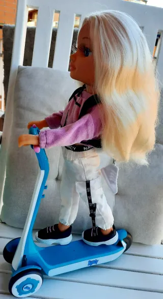 Nancy Patinete con Mochila