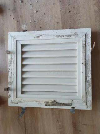 Ventana de aluminio blanca