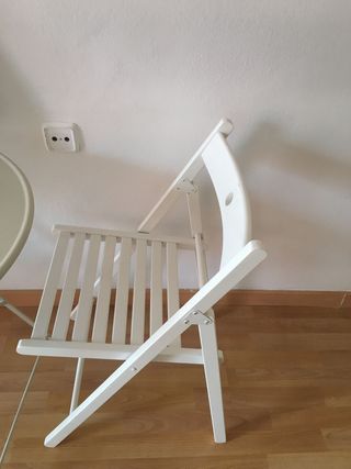 Mesa y 2 Sillas Plegables