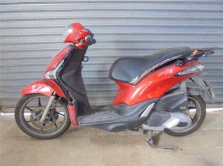 Caja bateria piaggio liberty 125 abs 7935