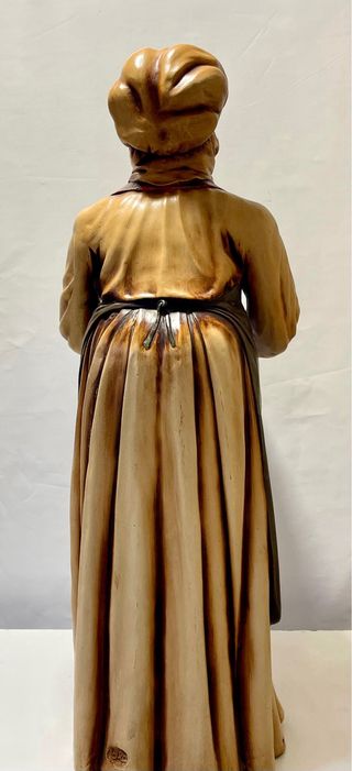 Escultura de suelo con bandeja