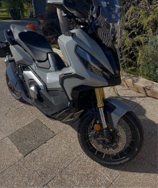 Honda X-ADV 750 gris único dueño