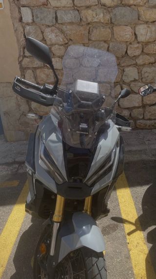 Honda X-ADV 750 gris único dueño