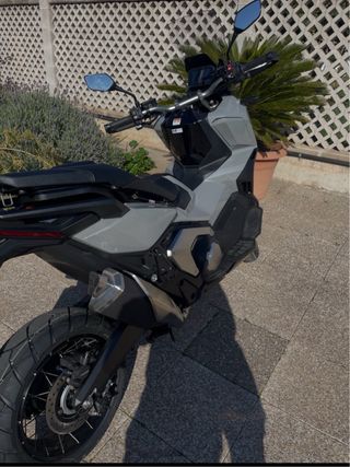 Honda X-ADV 750 gris único dueño
