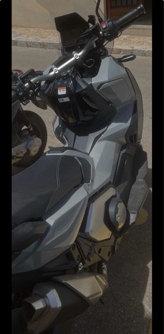 Honda X-ADV 750 gris único dueño
