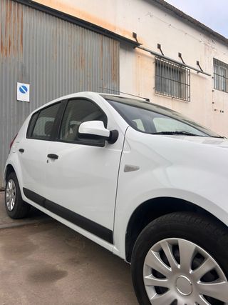 Dacia Sandero 2011
