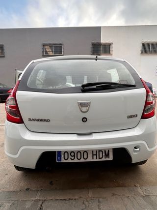 Dacia Sandero 2011