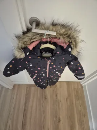 Mono de nieve niña