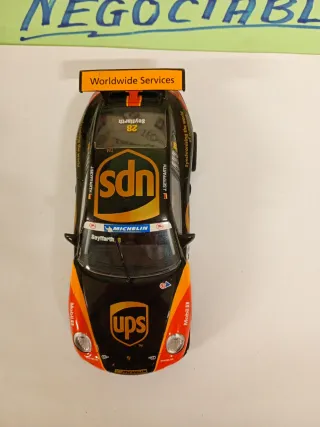 Scalextric Porsche 911 GT3 Cup UPS con luces 1.32