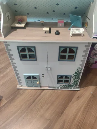 Casa de muñecas Lidl 3 plantas con accesorios
