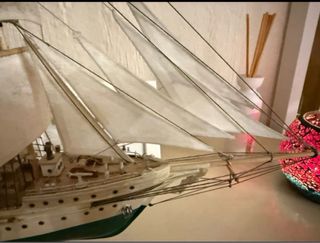 Maqueta de barco velero hecha a mano