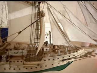Maqueta de barco velero hecha a mano