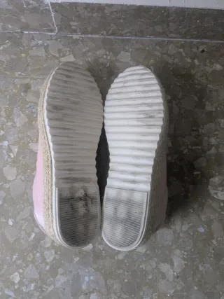 Zapatillas deportivas beige y rosa