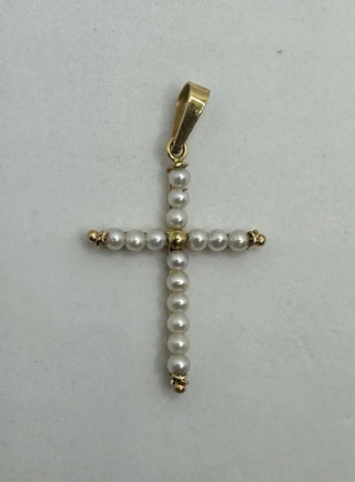 Colgante Cruz de oro de 18k con perlas, 1.52 g.